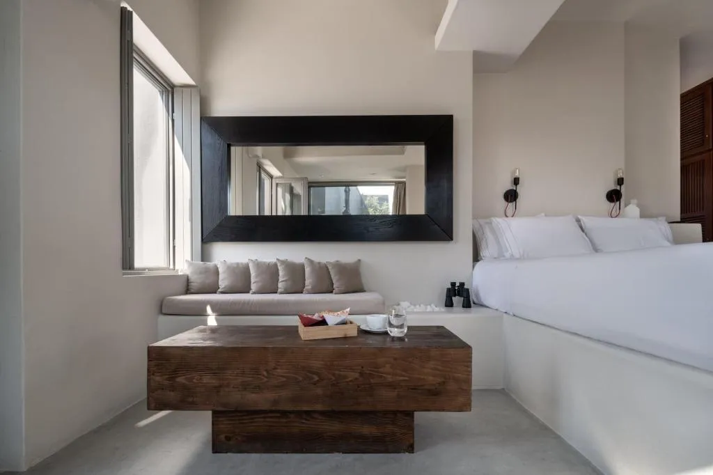 Room, West East Suites, Santorini