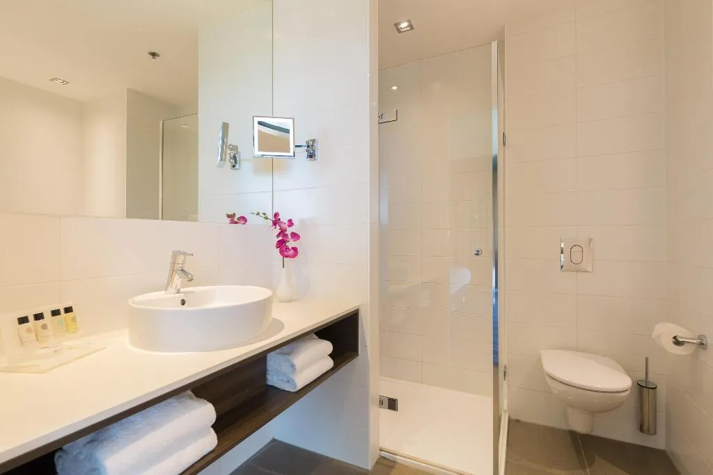 DOUBLE DELUXE Room, Leonardo Royal Hotel Den Haag Promenade, Amsterdam