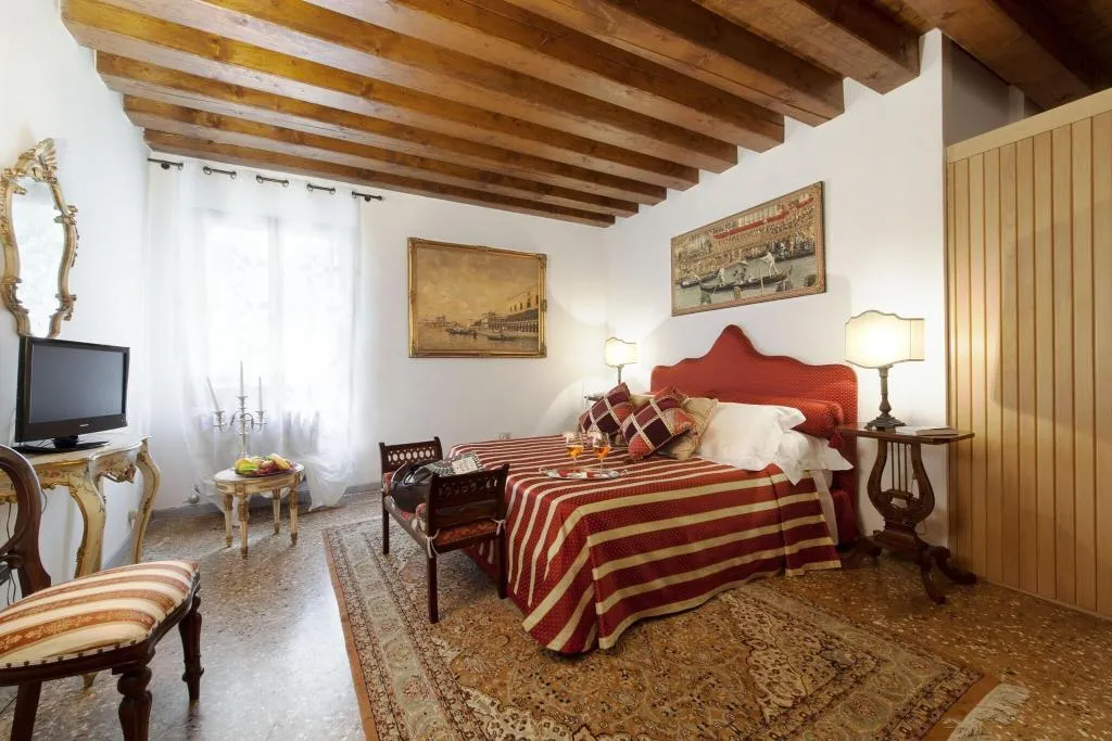 DOUBLE DELUXE Room, Palazzetto Pisani, Venice