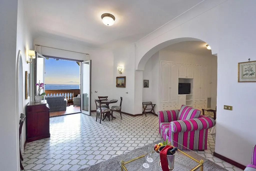 Room, Belvedere, Naples