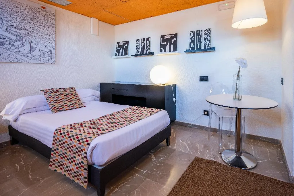 APARTMENT CAPACITY 6 TWO BEDROOMS Room, Apartamentos G3 Galeón, Madrid