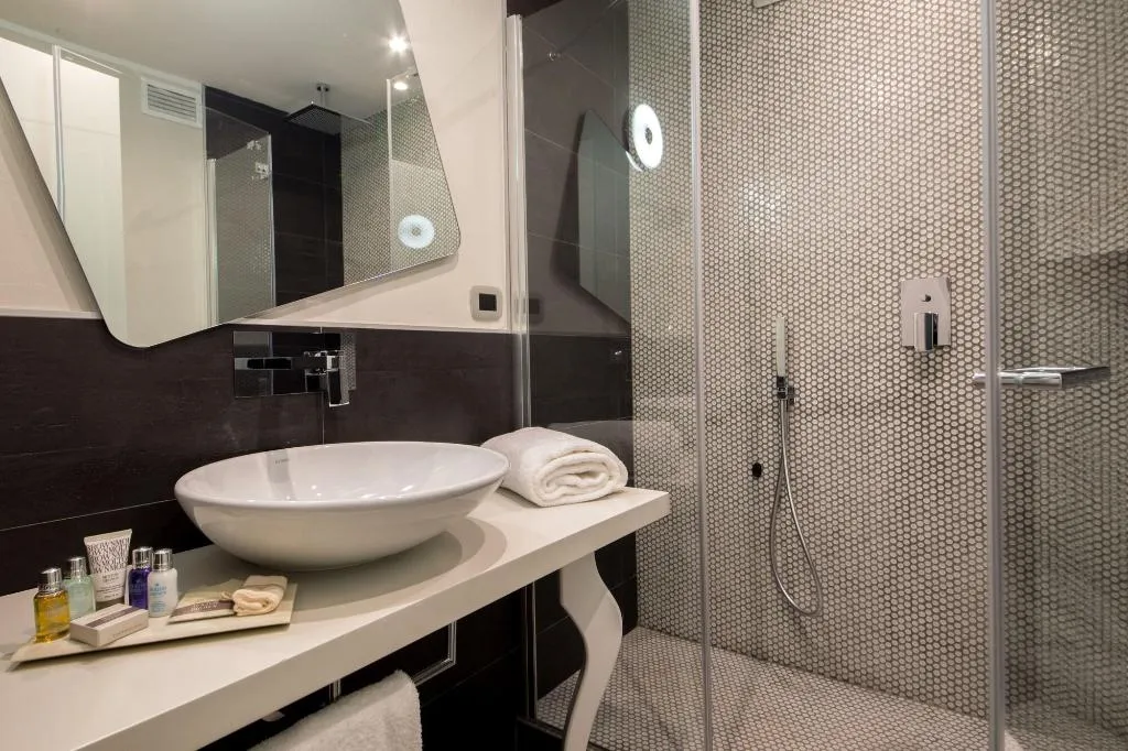Room, Montenapoleone Suites, Milan