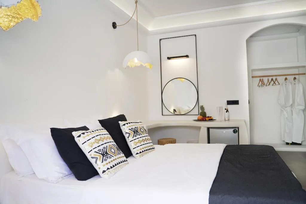 DOUBLE DELUXE WITH JACUZZI Room, King'S Suites, Santorini