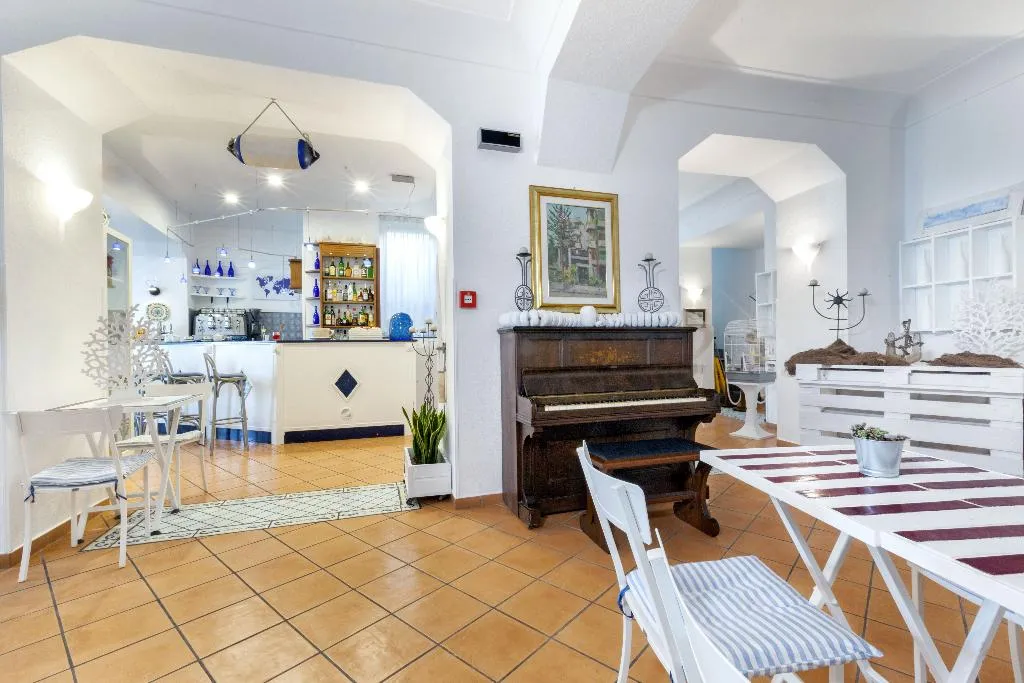 Bar, Panorama Palace, Naples
