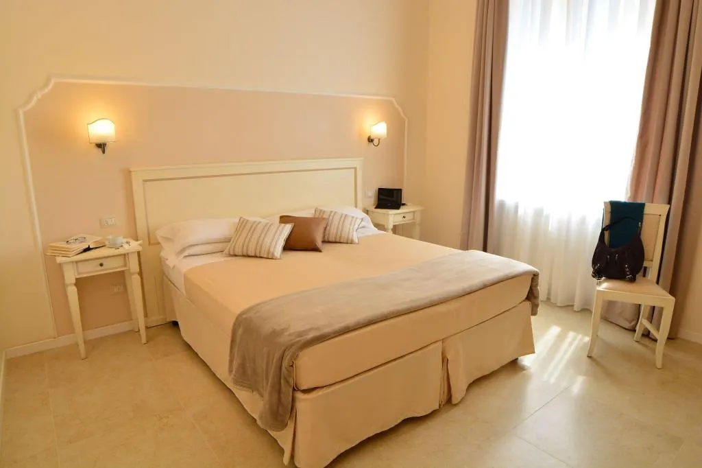 Room, Dimora Salviati, Florence