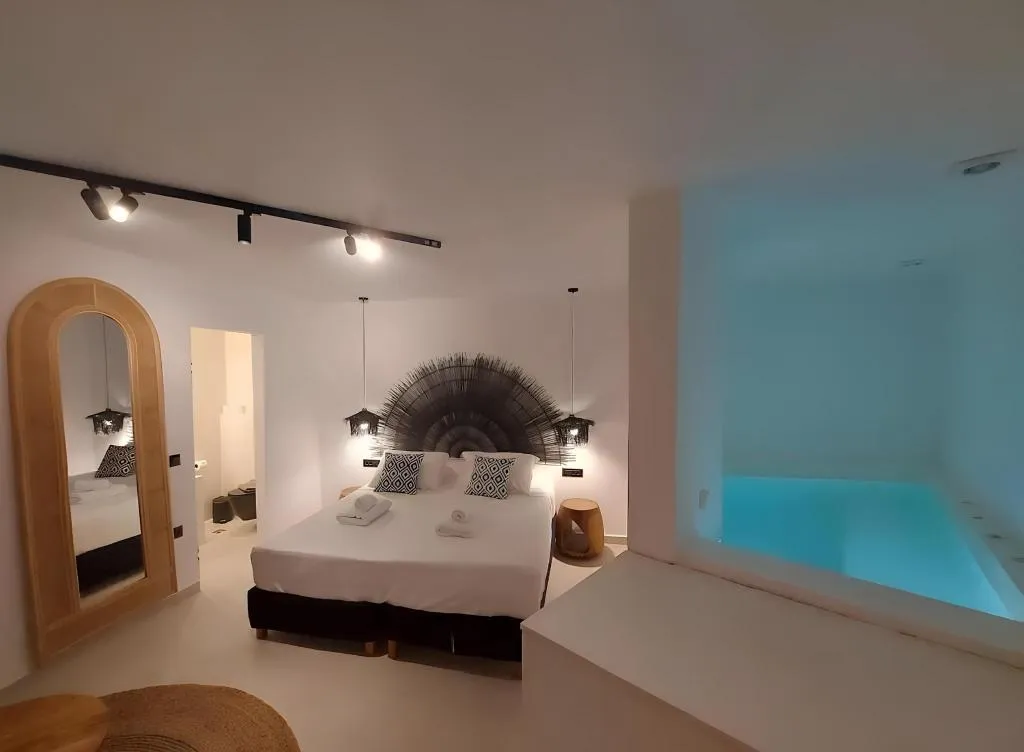 CAVE CAPACITY 2 Room, Gazelle Living, Santorini