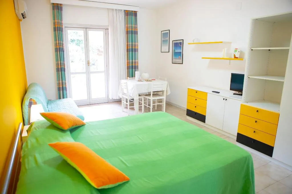 STUDIO CAPACITY 4 Room, Portorosa Residence, Catania