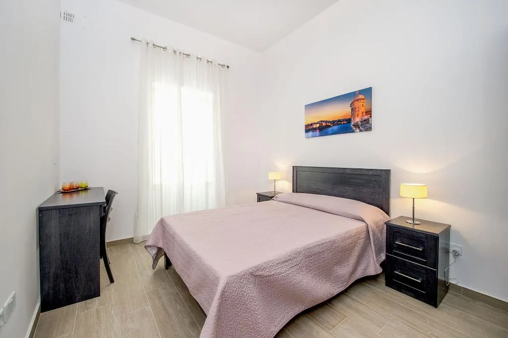 DOUBLE WITH BALCONY Room, 11Seabreeze House, Malta