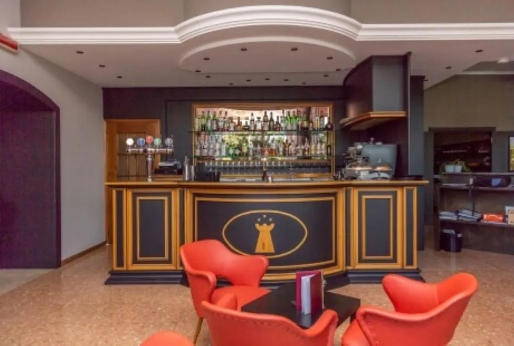 Lobby, Della Torre, Milan