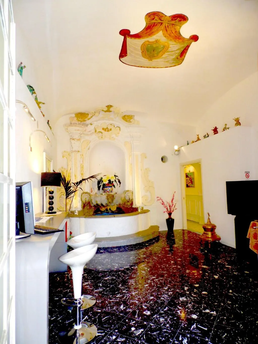 Lobby, Dimora Carlo III, Naples