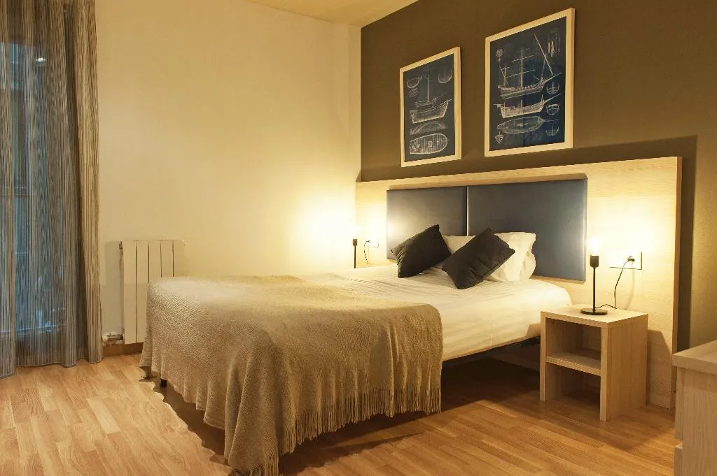 APARTMENT CAPACITY 2 TWO BEDROOMS Room, MH Apartments Ramblas, Barcelona