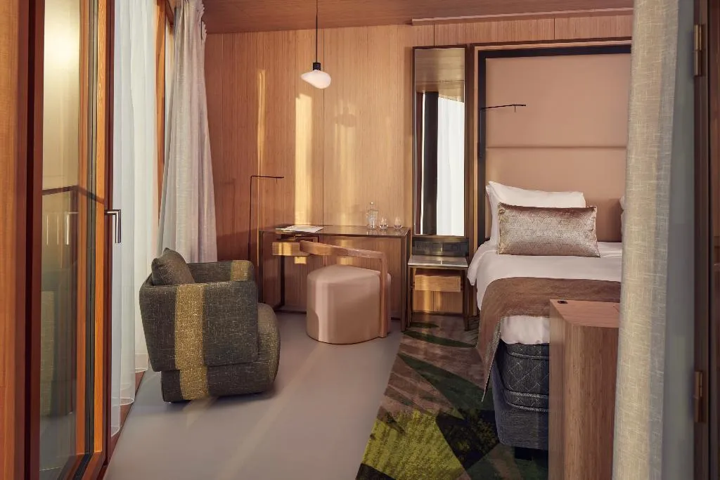 JUNIOR SUITE KING SIZE BED Room, Hotel Jakarta Amsterdam, Amsterdam