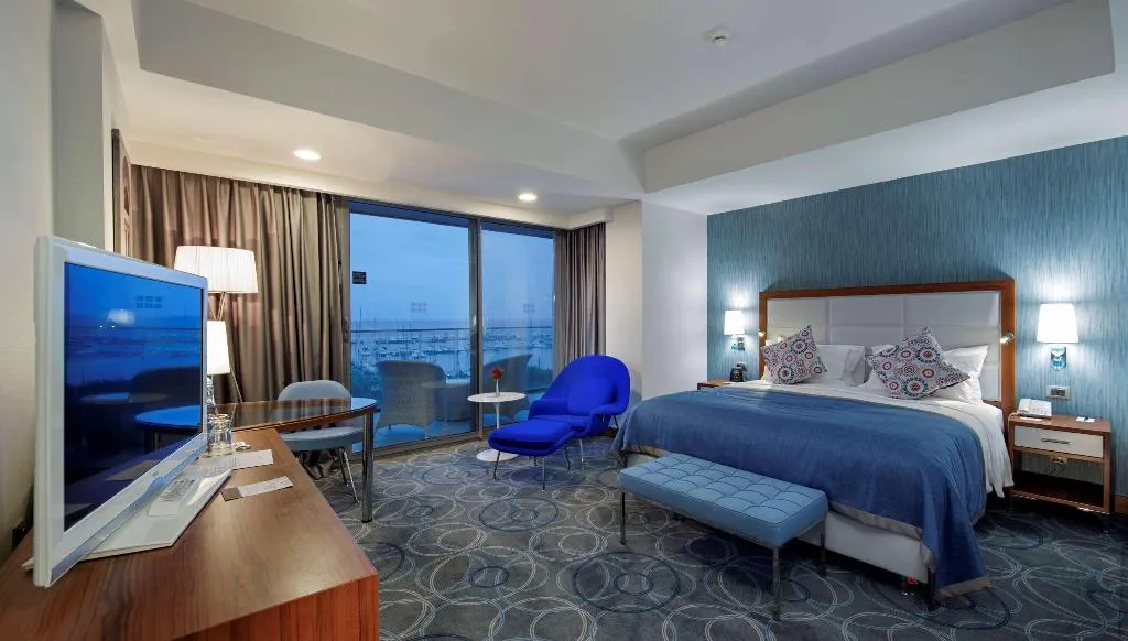 DOUBLE DELUXE MARINA VIEW Room, DoubleTree by Hilton Kusadasi, Izmir