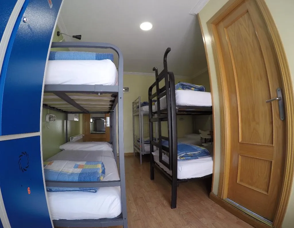 Bed in dormitory CAPACITY 6 Room, Hostel RC Miguel Angel, Madrid