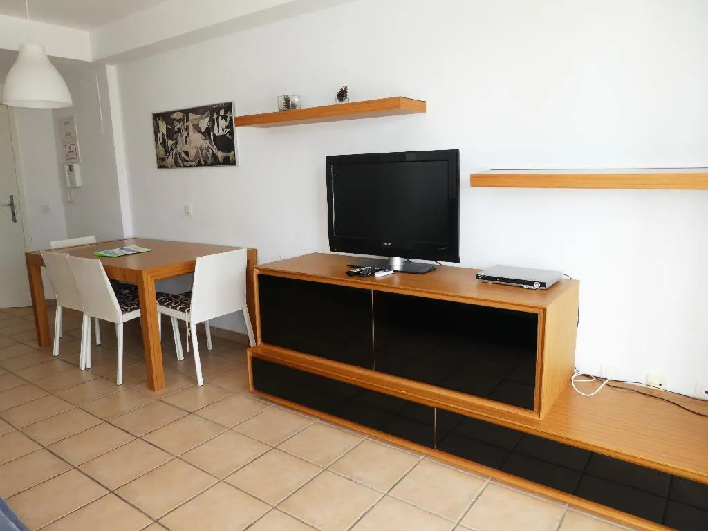 APARTMENT CAPACITY 6 TWO BEDROOMS Room, Apartamentos Font Nova 3000, Valencia