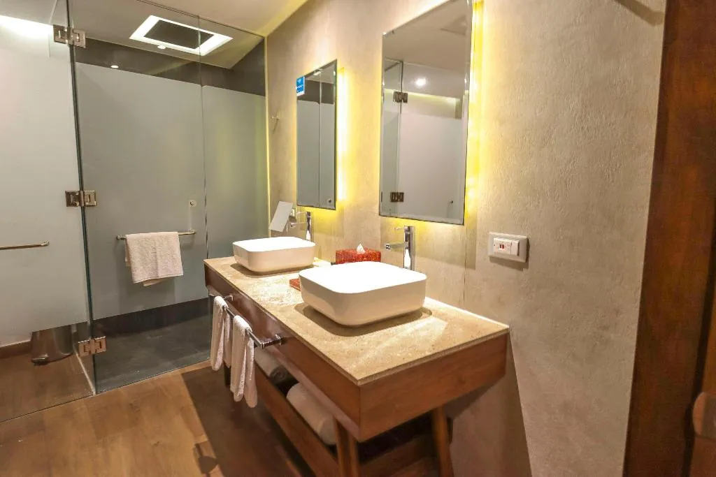 DOUBLE DELUXE KING BED Room, The Fives Downtown Hotel, Curio by Hilton, Playa Del Carmen