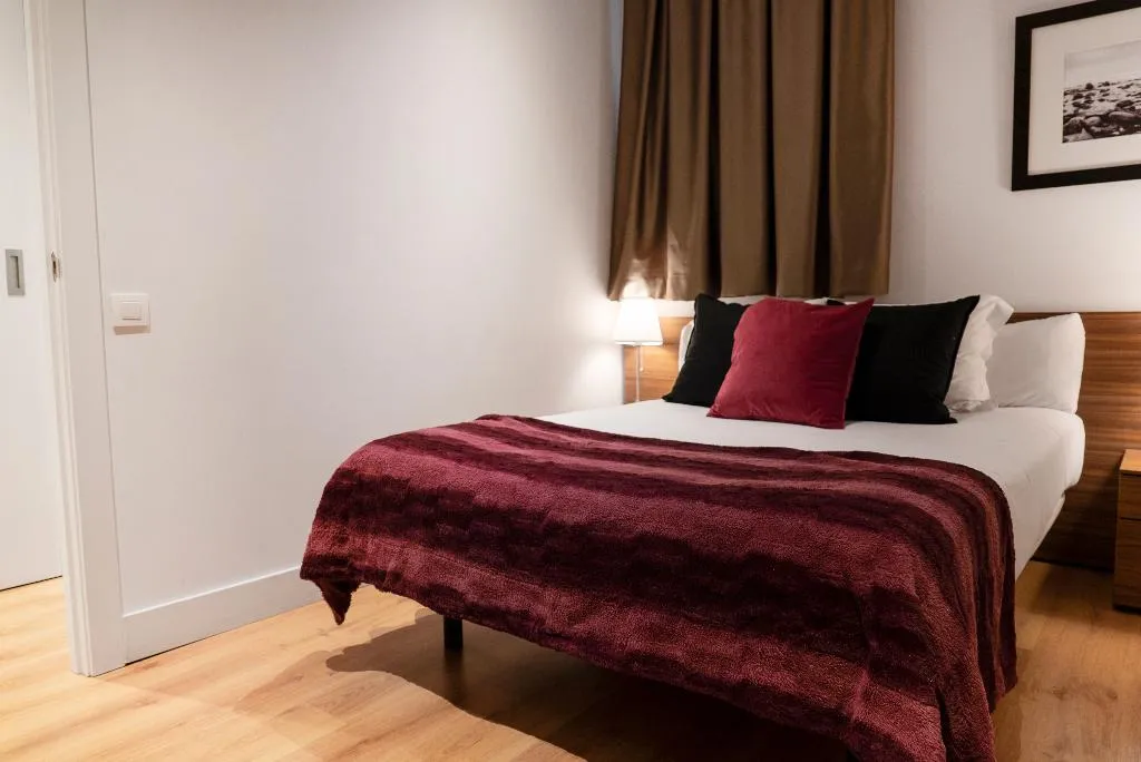 APARTMENT CAPACITY 2 TWO BEDROOMS Room, Dailyflats Gracia, Barcelona