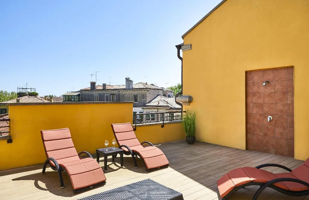 SUITE KING SIZE BED Room, Hotel Indigo Venice - Sant'Elena, Venice