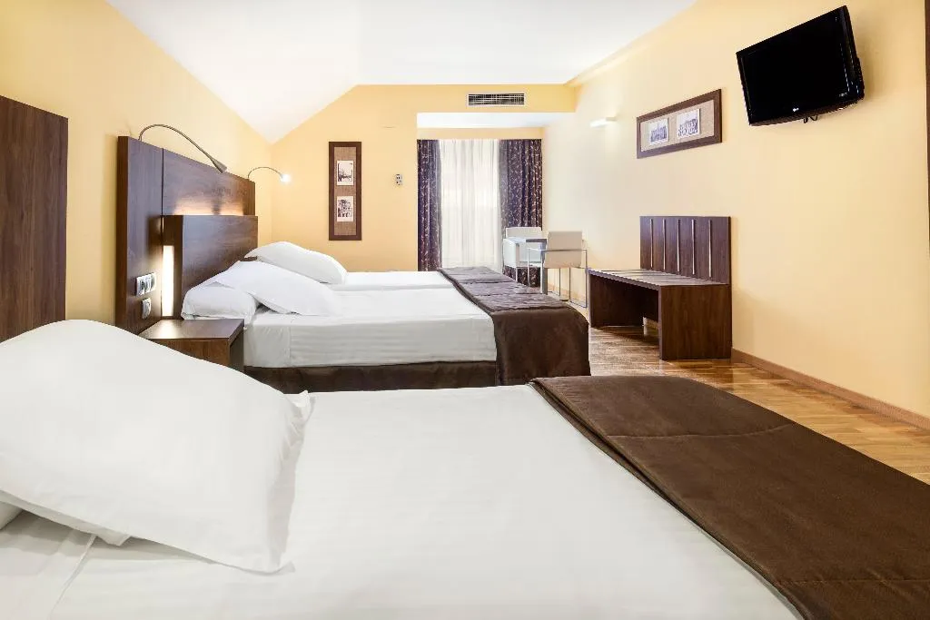 TRIPLE STANDARD Room, Exe Doña Carlota, Madrid