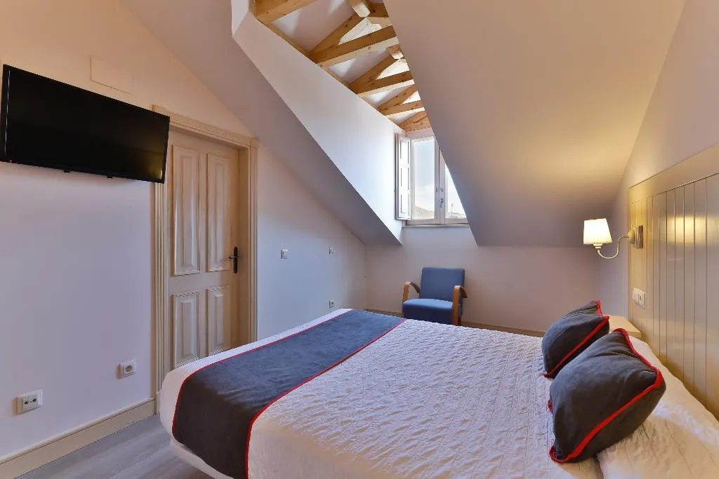 DOUBLE SUPERIOR Room, OYO Hostal La Chata, Madrid