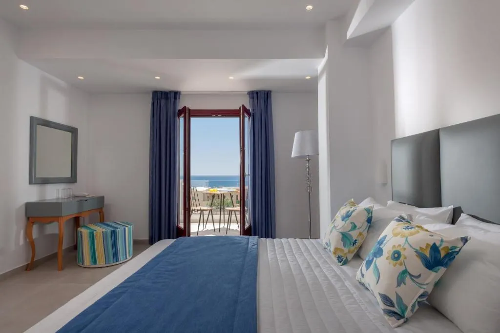 JUNIOR SUITE STANDARD Room, Mar n Mar Crown Hotel-Suites, Santorini