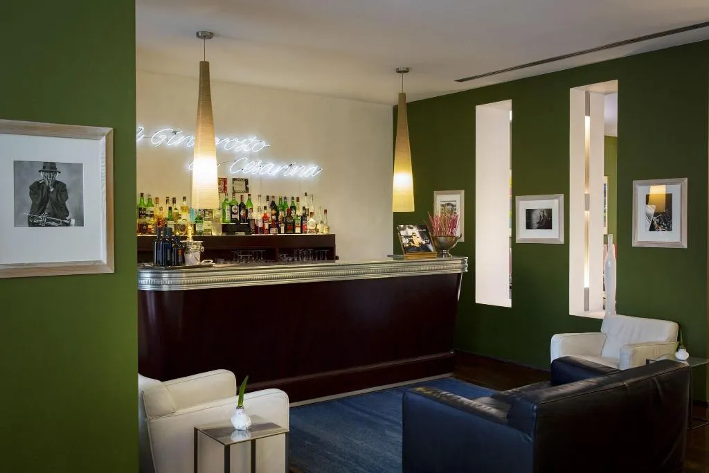 Bar, Colombia, Milan