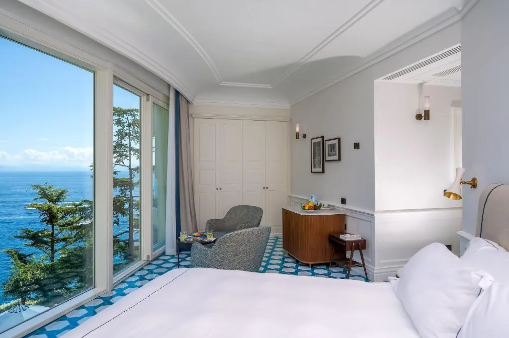 Room, Borgo Santandrea, Naples