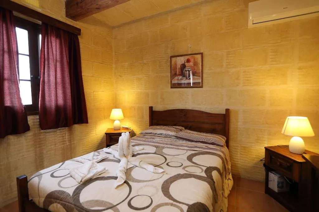 Room, Grotto's Paradise B&B, Gozo