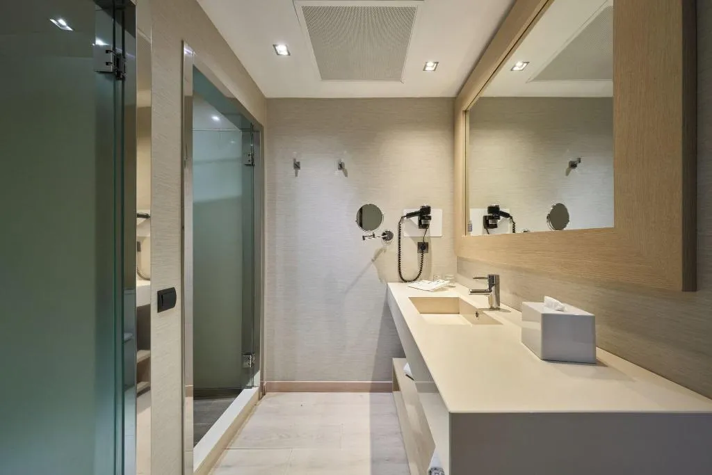 JUNIOR SUITE KING SIZE BED Room, Catalonia Sagrada Familia, Barcelona