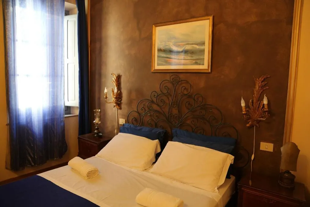 Room, Riverbanks, Florence