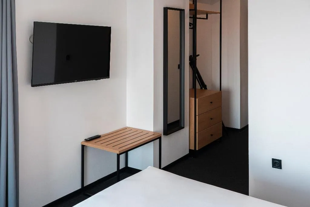 SINGLE LAKE VIEW Room, Campus 90, Varna