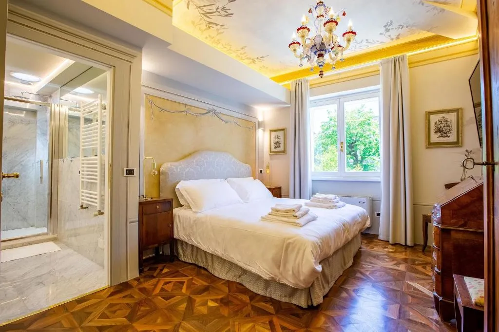 Room, Villa Tortorelli, Florence