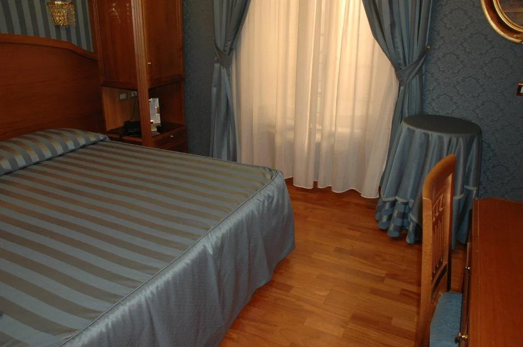 TRIPLE EXECUTIVE Room, Residenza Montecitorio, Rome