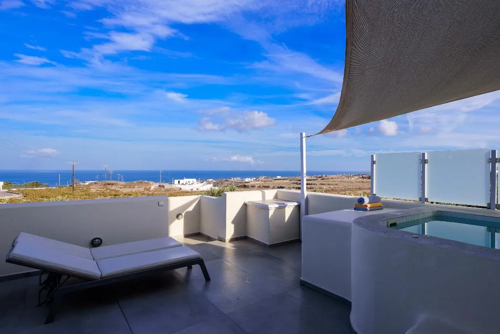 SUITE WITH JACUZZI Room, Aliter Suites, Santorini