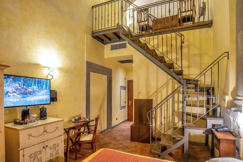 QUADRUPLE THREE BEDS Room, Alba Palace, Florence