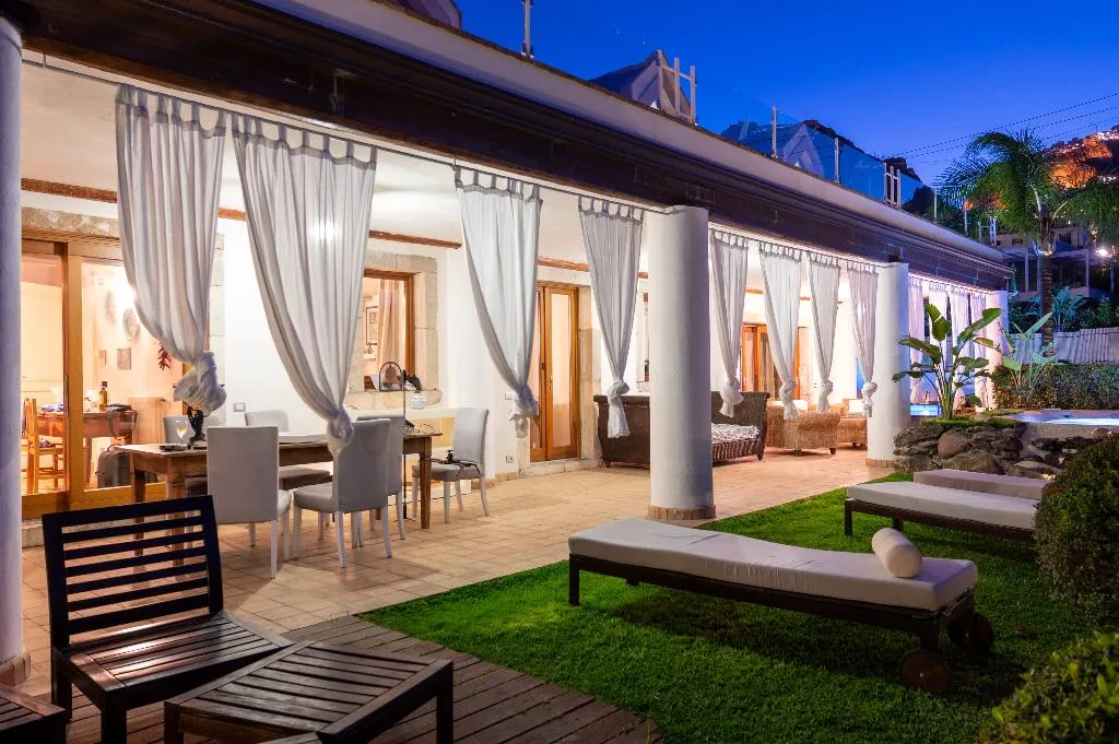 VILLA CAPACITY 8 Room, Villa Zagara Garden, Taormina