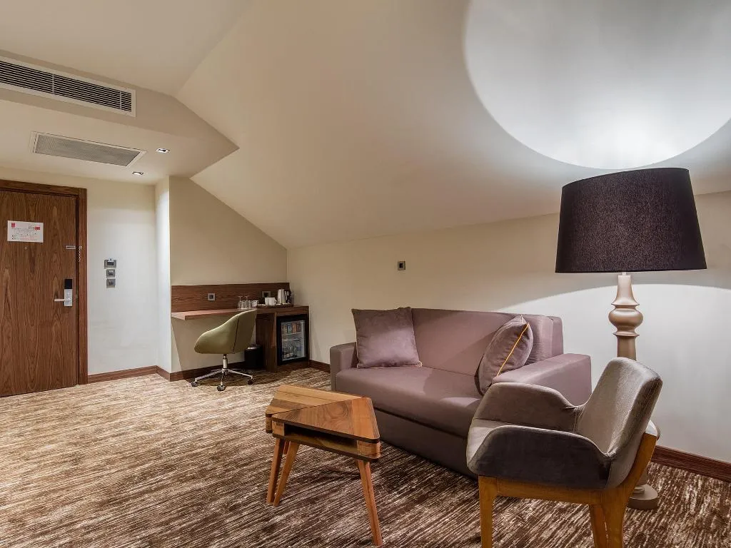 SUITE QUEEN SIZE BED Room, Holiday Inn Antalya Lara, Antalya