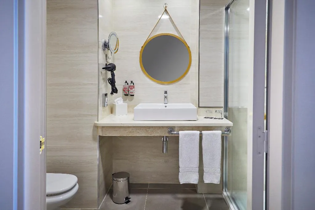 JUNIOR SUITE STANDARD Room, Hesperia Sevilla, Seville