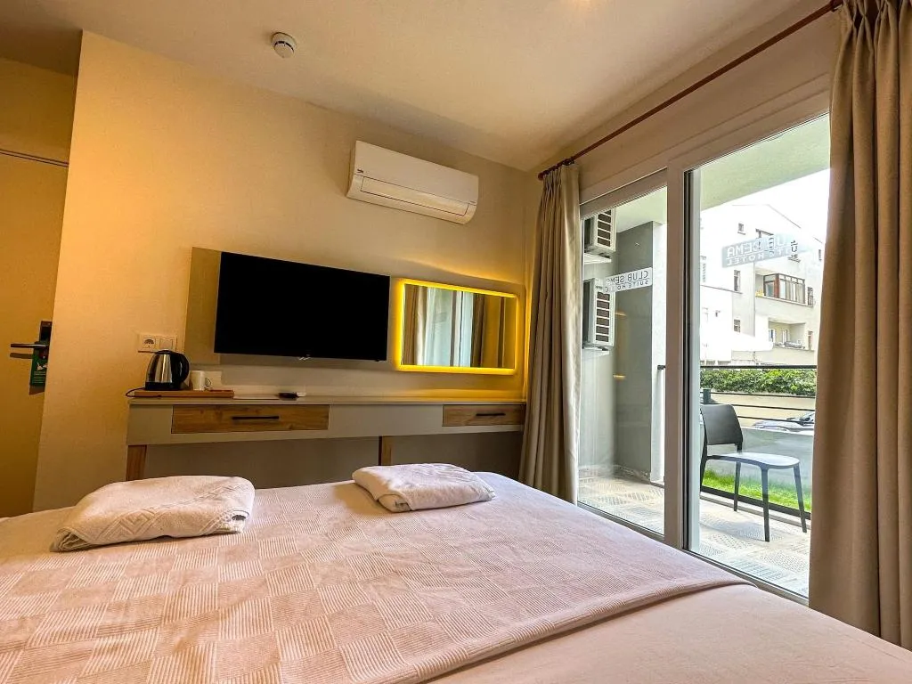 Room, Sema, Dalaman