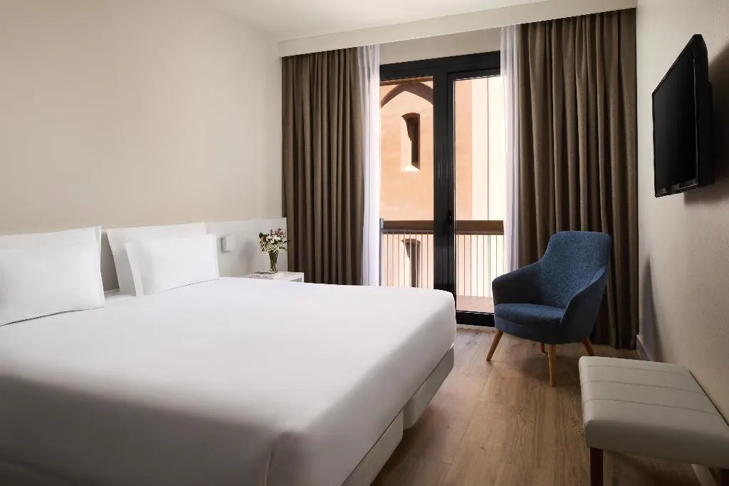 JUNIOR SUITE STANDARD Room, NH Castellón Mindoro, Valencia
