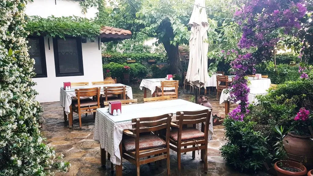 Room, Nilya, Izmir