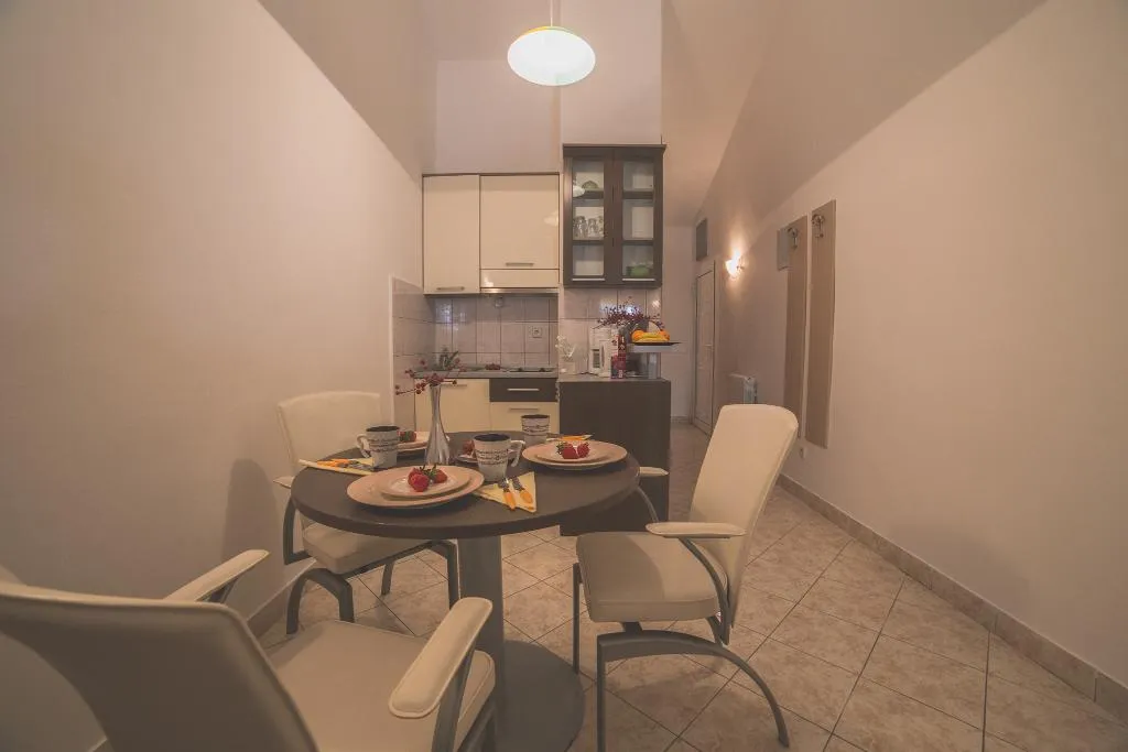 STUDIO CAPACITY 2 Room, Beach Apartments Lavica, Split