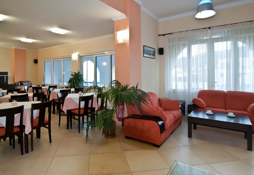Lobby, Romantica, Kythira