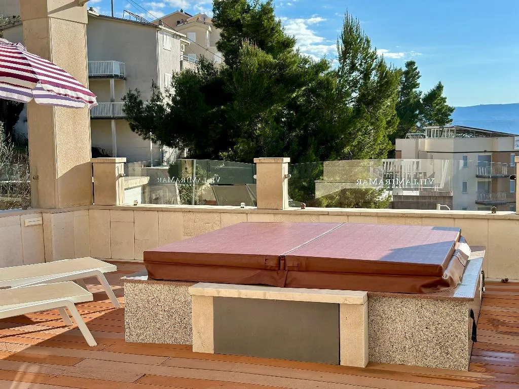 APARTMENT DELUXE WITH JACUZZI Room, Villa Miramar, Split