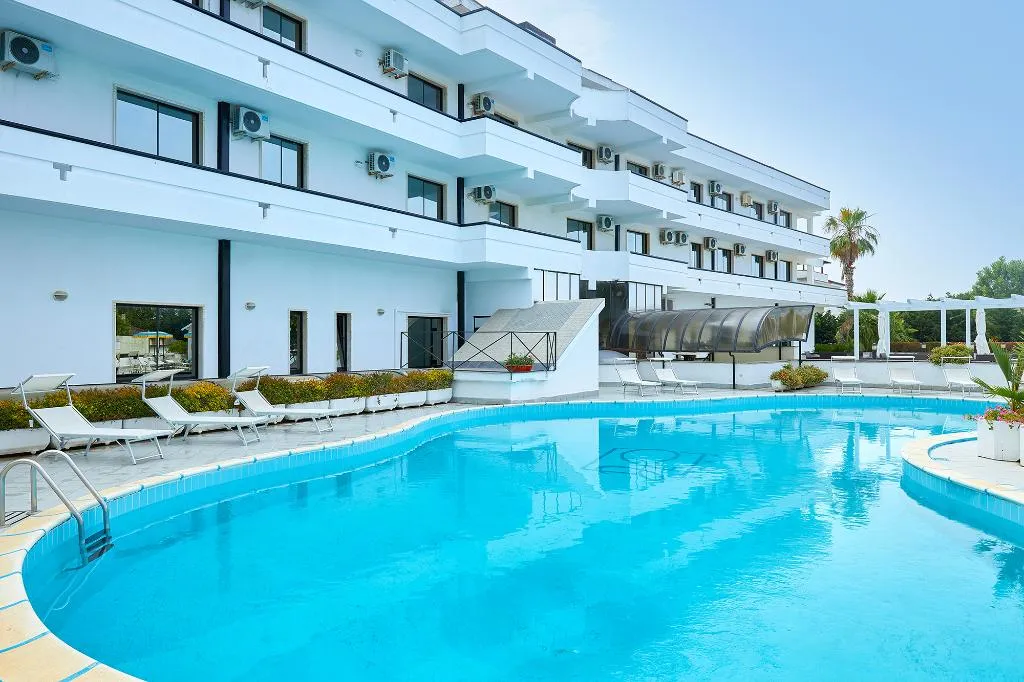 Pool, Clorinda, Naples
