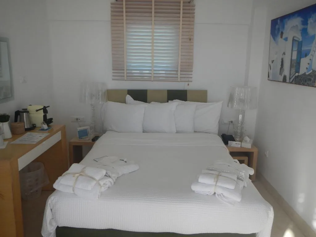 TRIPLE DELUXE Room, Rocabella Santorini Hotel & Spa, Santorini