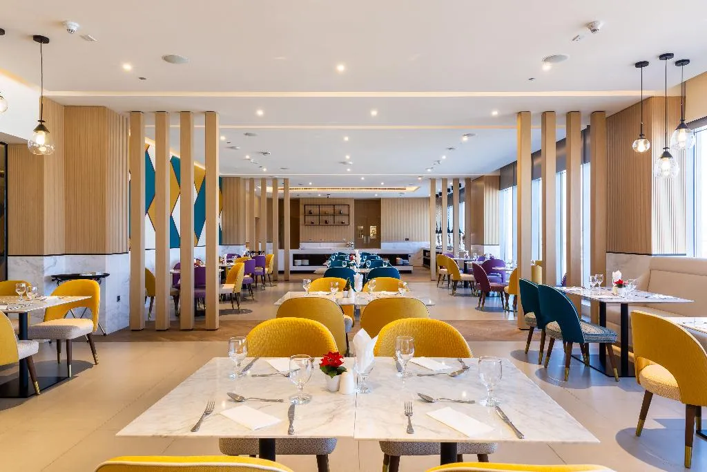 Restaurant, Premier Inn Dragon Mart Hotel, Dubai