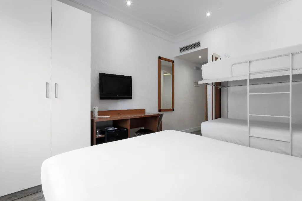 QUADRUPLE STANDARD Room, Petit Palace Cliper Gran Vía, Madrid