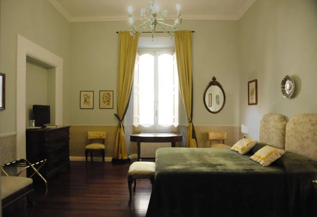 Room, Relais Teatro Argentina, Rome