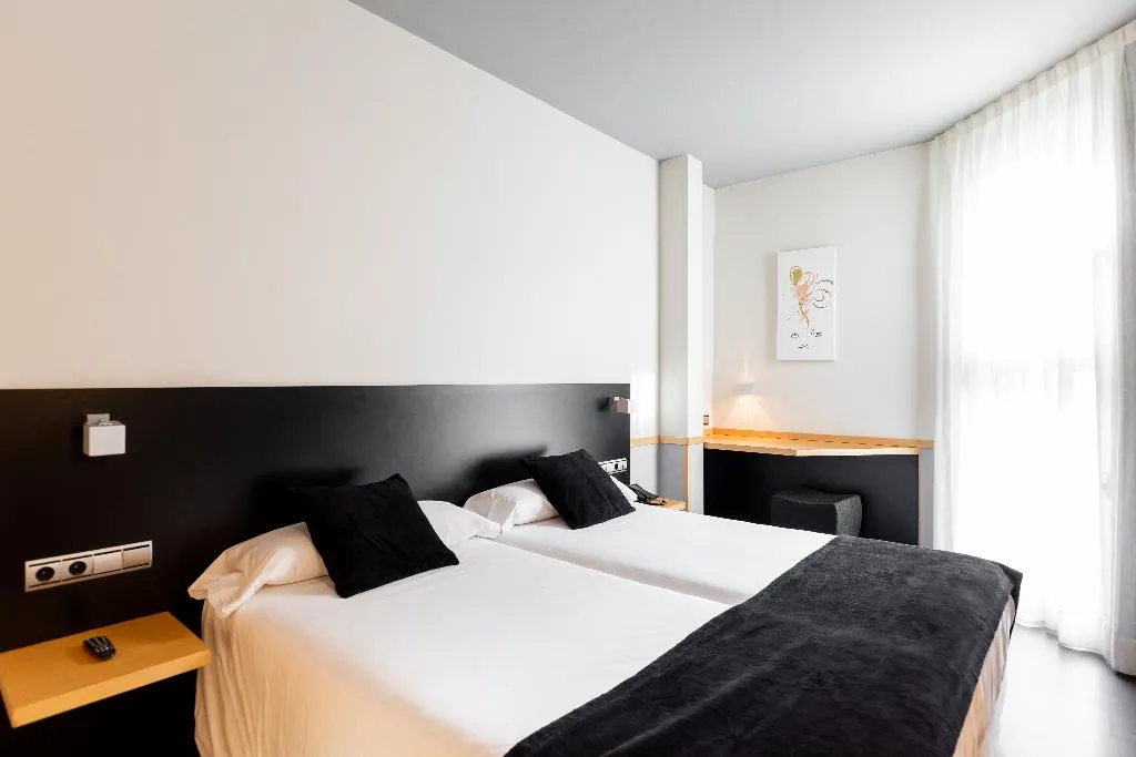 Double or Twin STANDARD Room, Onix Liceo, Barcelona